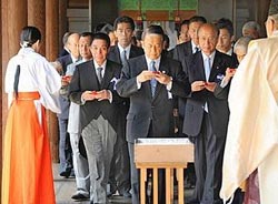 Visita a santuario Yasukuni