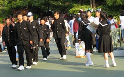Studenti giapponesi a Tokyo Disneyland